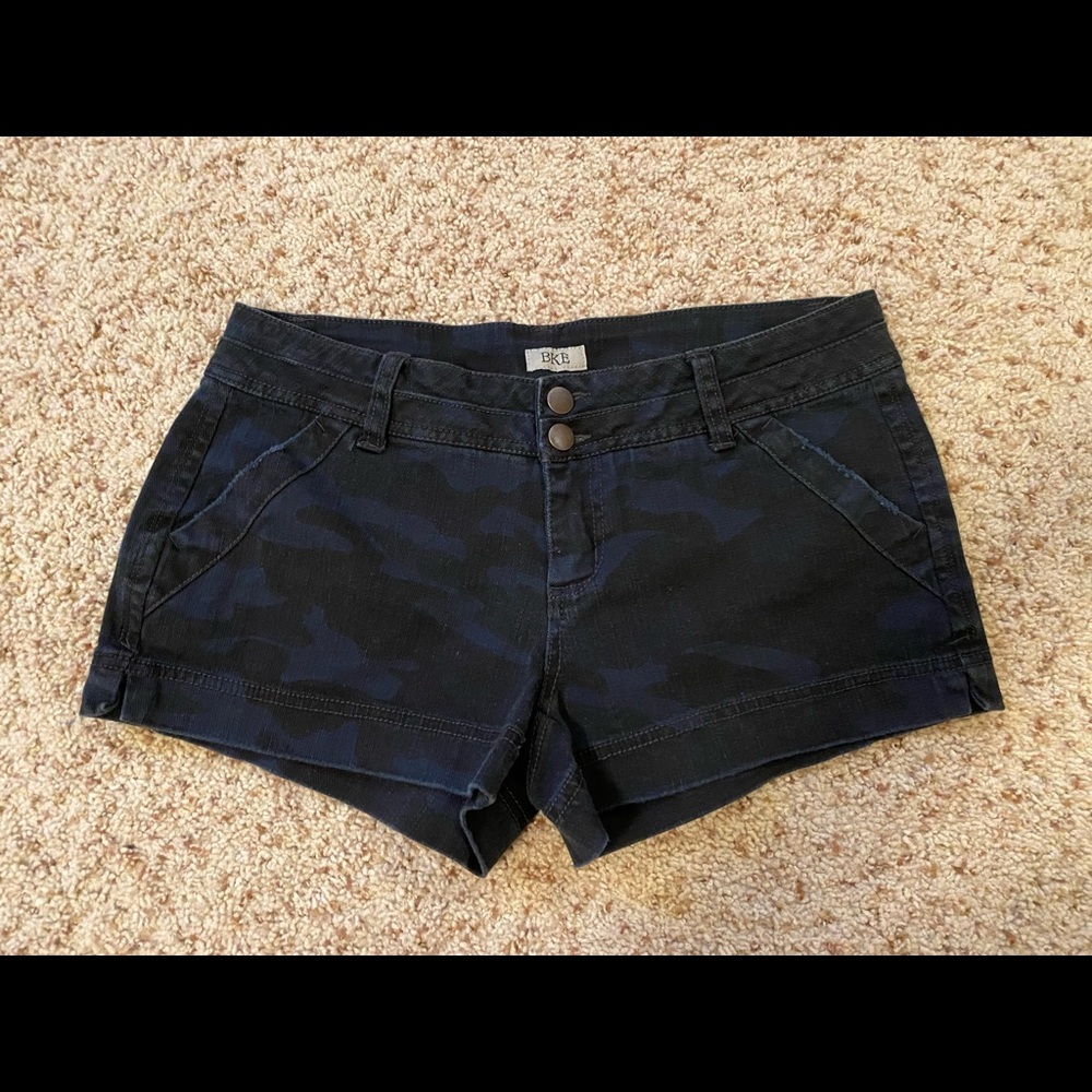 BKE Camo Shorts. Size: 29